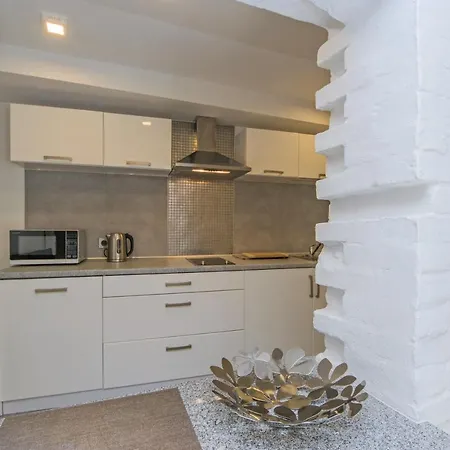 Studio Four Apartment *