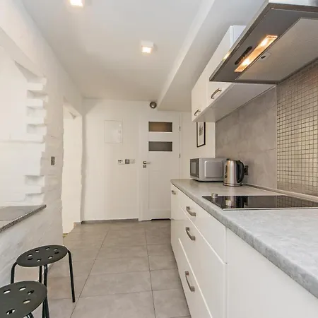 Studio Four Apartment *