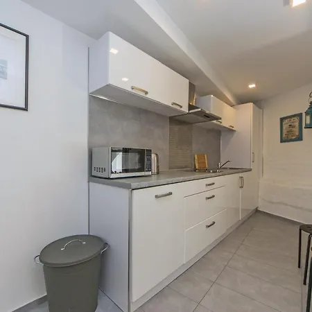 Studio Four Apartment *