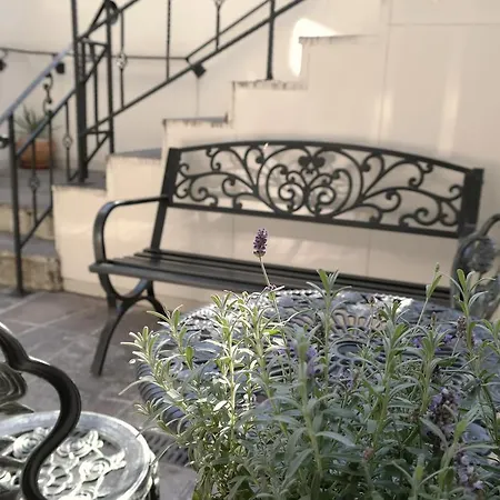 Studio Four Apartment *